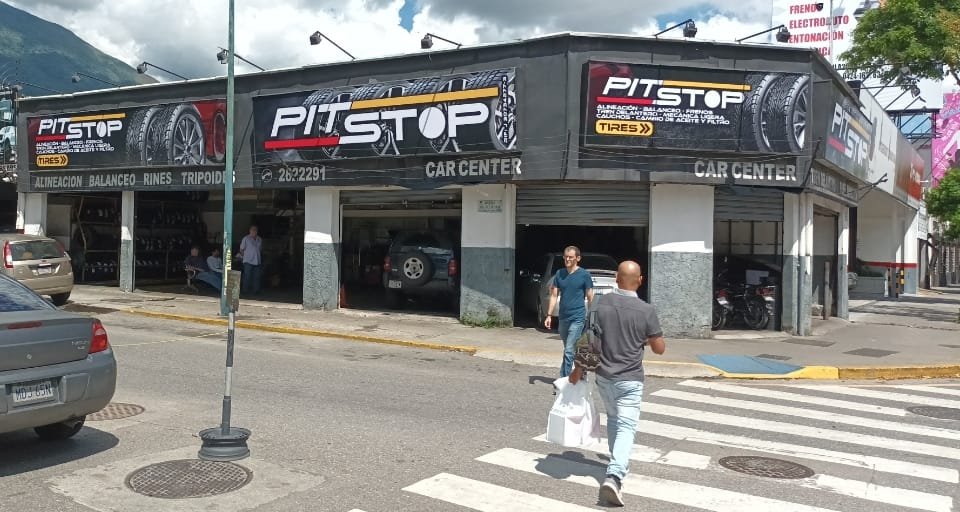 Fachada de Cauchera Pit Stop 5705